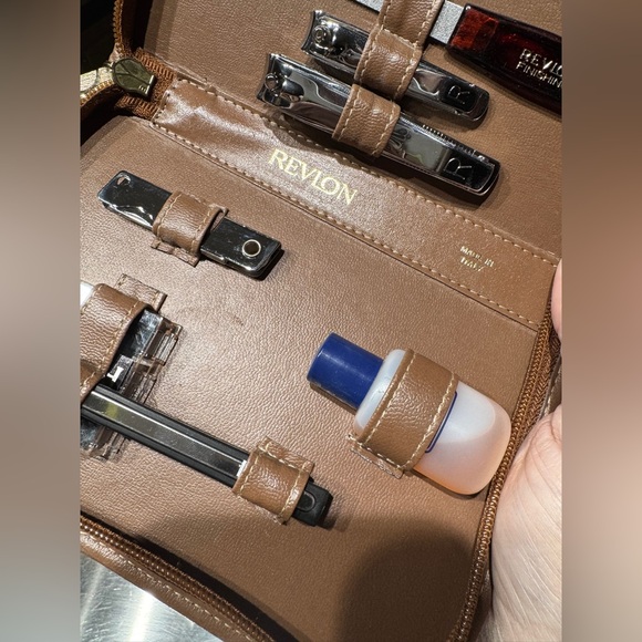 Vintage new Revlon Grooming Kit - Picture 4 of 11